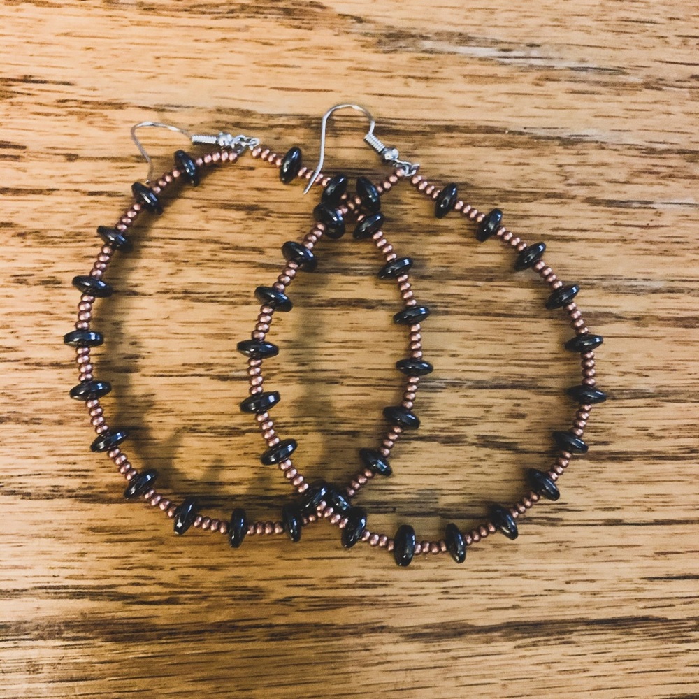 ‘Highwomen’ earrings and choker set